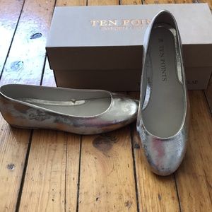 BNIB TEN POINTS Anna Gold Flats